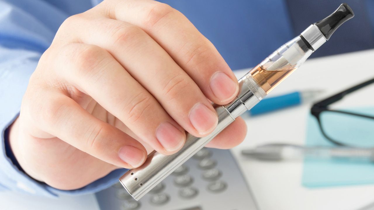 E-Zigaretten schaden den Zellen die Mundschleimhaut