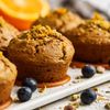 Pistazien-Muffins mit Orangen-Dattel-Sirup