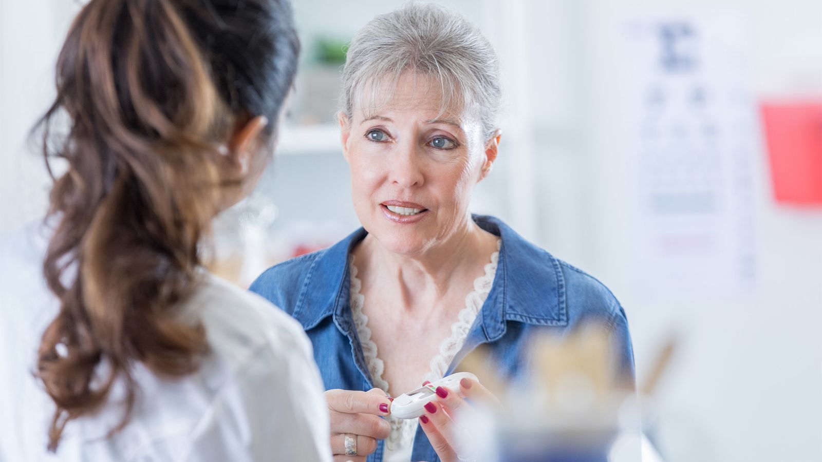 Frau ist skeptisch wegen ihrer Diabetes-Therapie