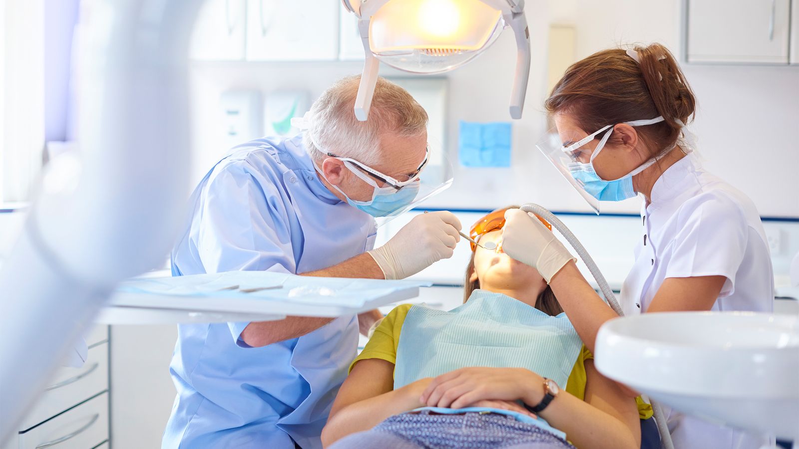 Patientin ist beim Zahnarzt