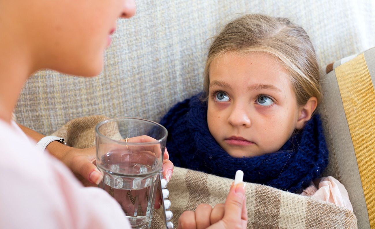 Kind muss Antibiotika einnehmen