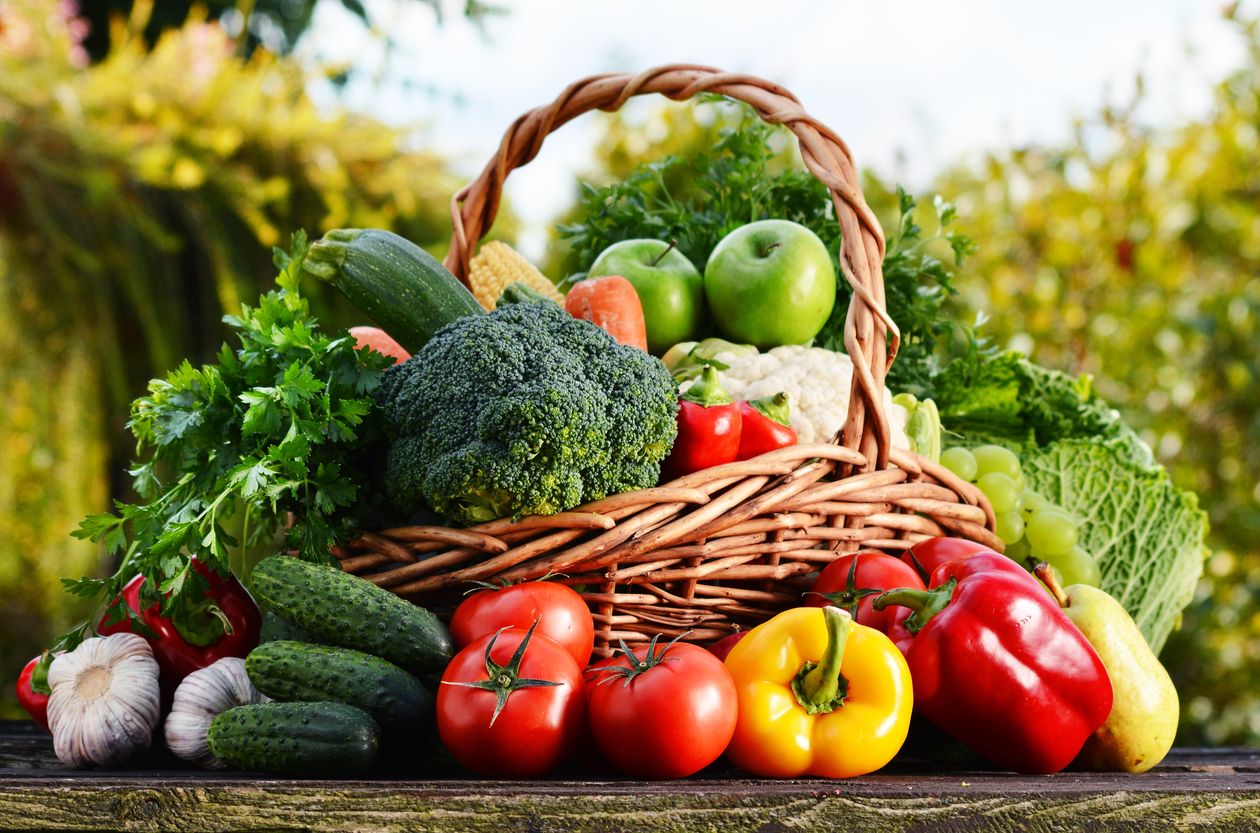 Gesmüse und Obst in einem Korb