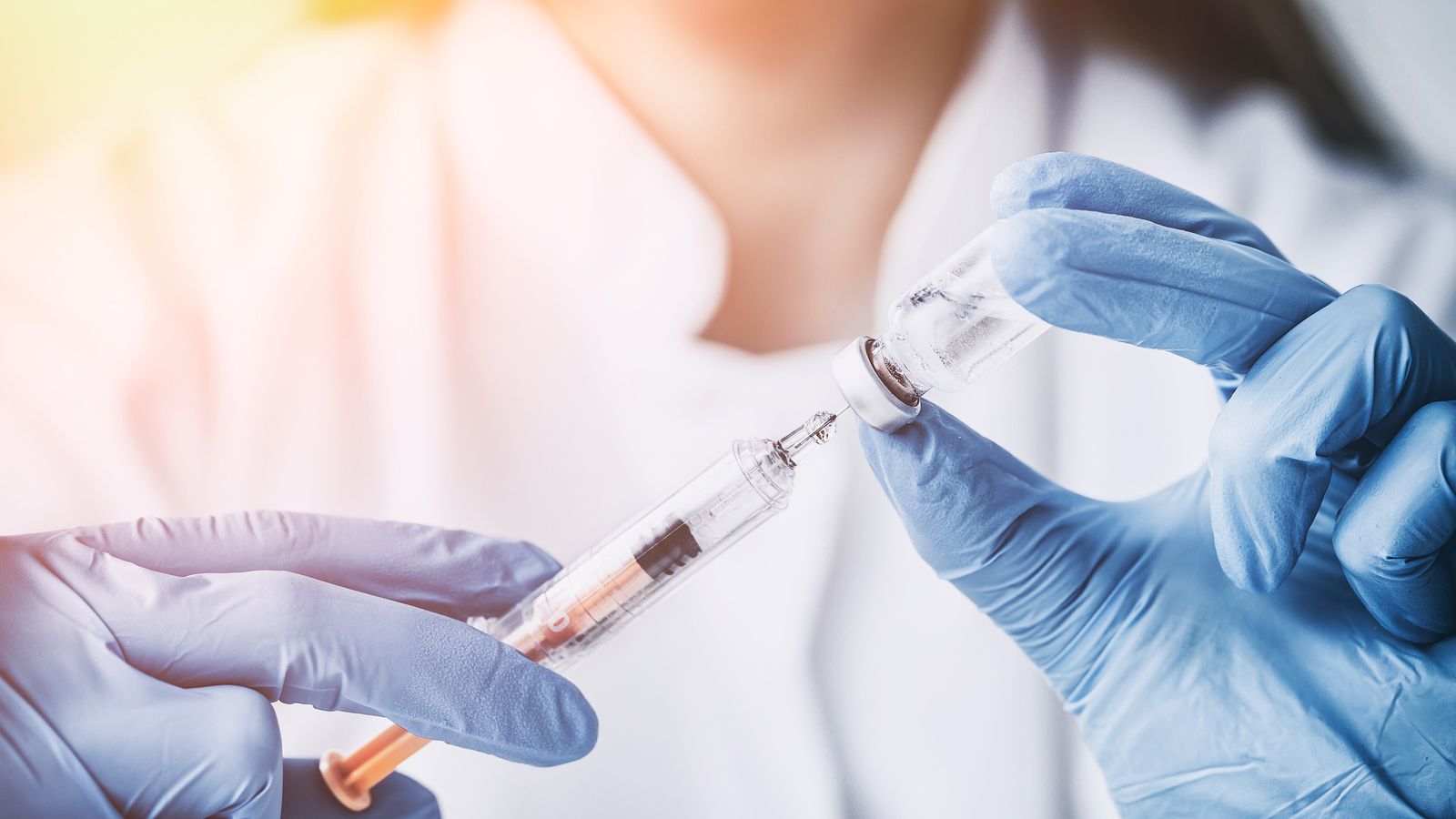 Spritze und Impfstoffe
