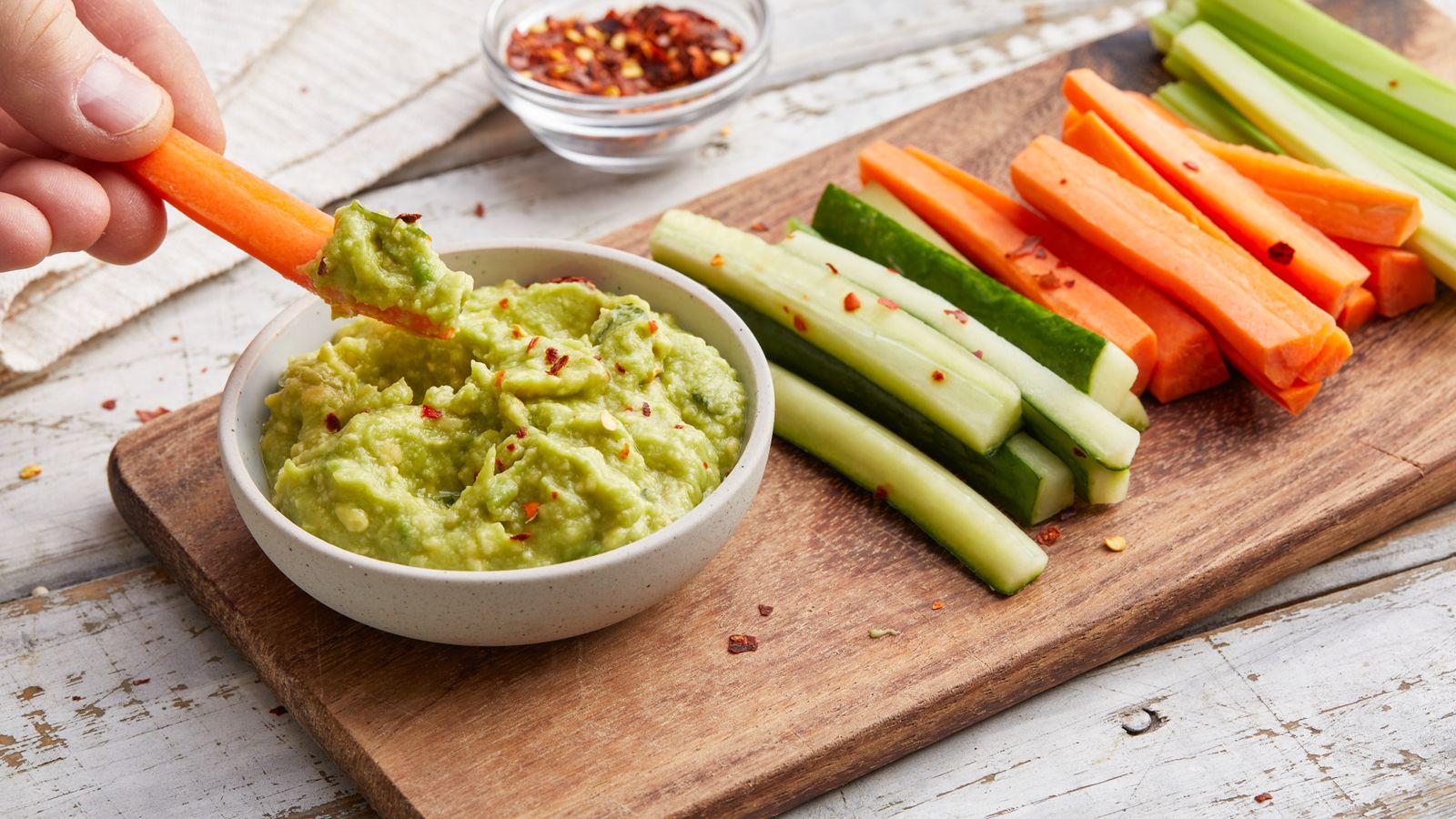 Einfacher Avocado-Dip mit Zitrone und Basilikum