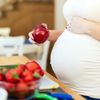 Schwangere ernährt sich ballaststoffreich, damit sie das Zöliakie-Risiko beim Kind reduzieren kann