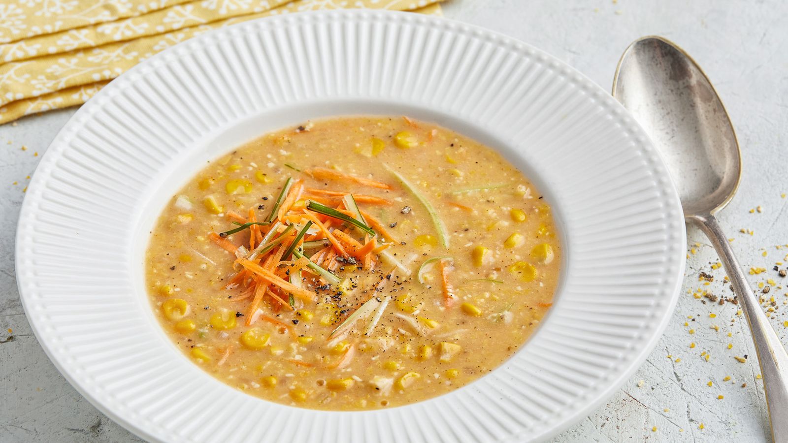 Bramata-Suppe mit Gemüsestreifen