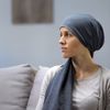 Frau nach einer Chemotherapie mit Gehirnschaden