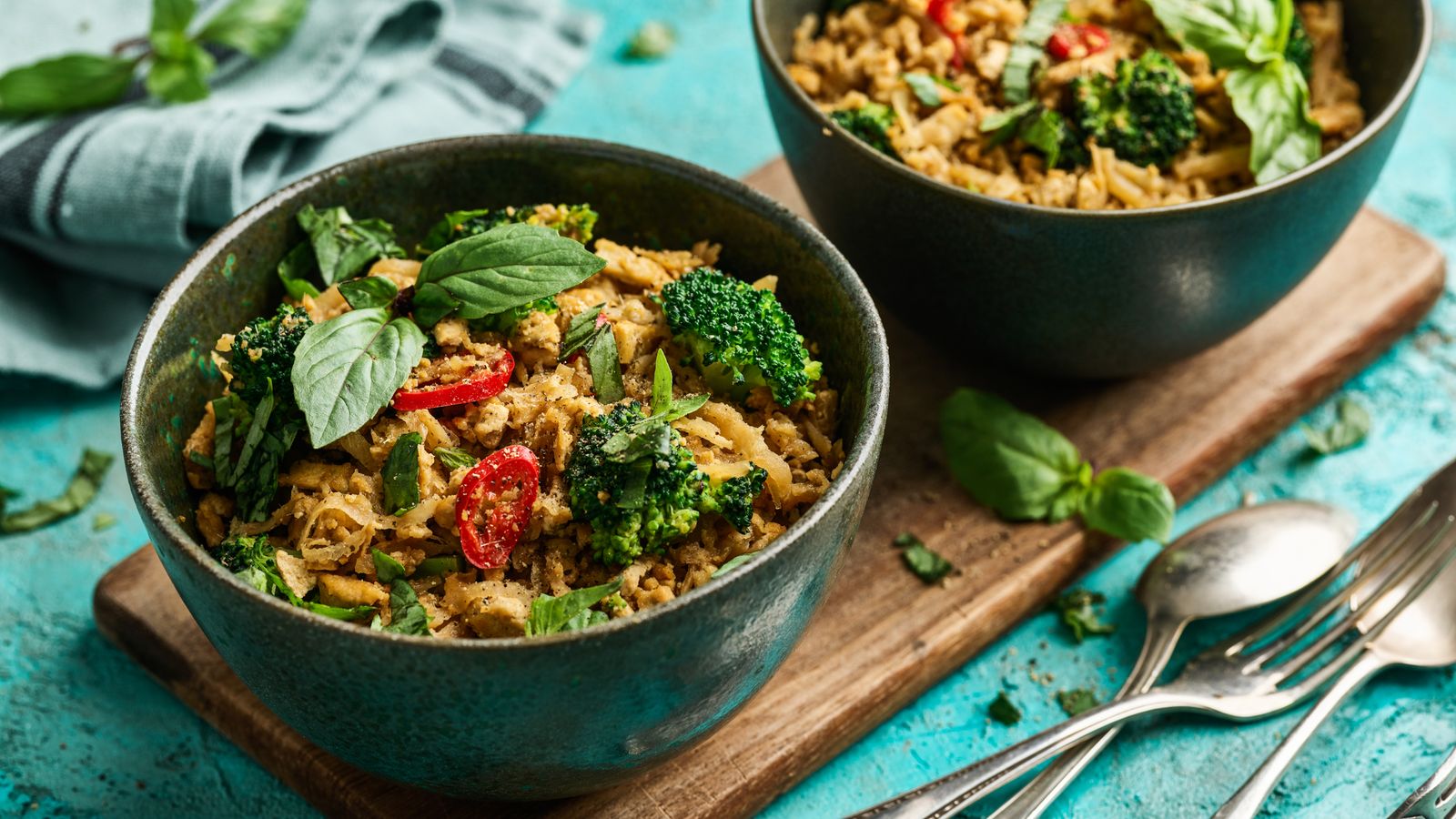 Veganes Chicken Curry mit Thai-Basilikum