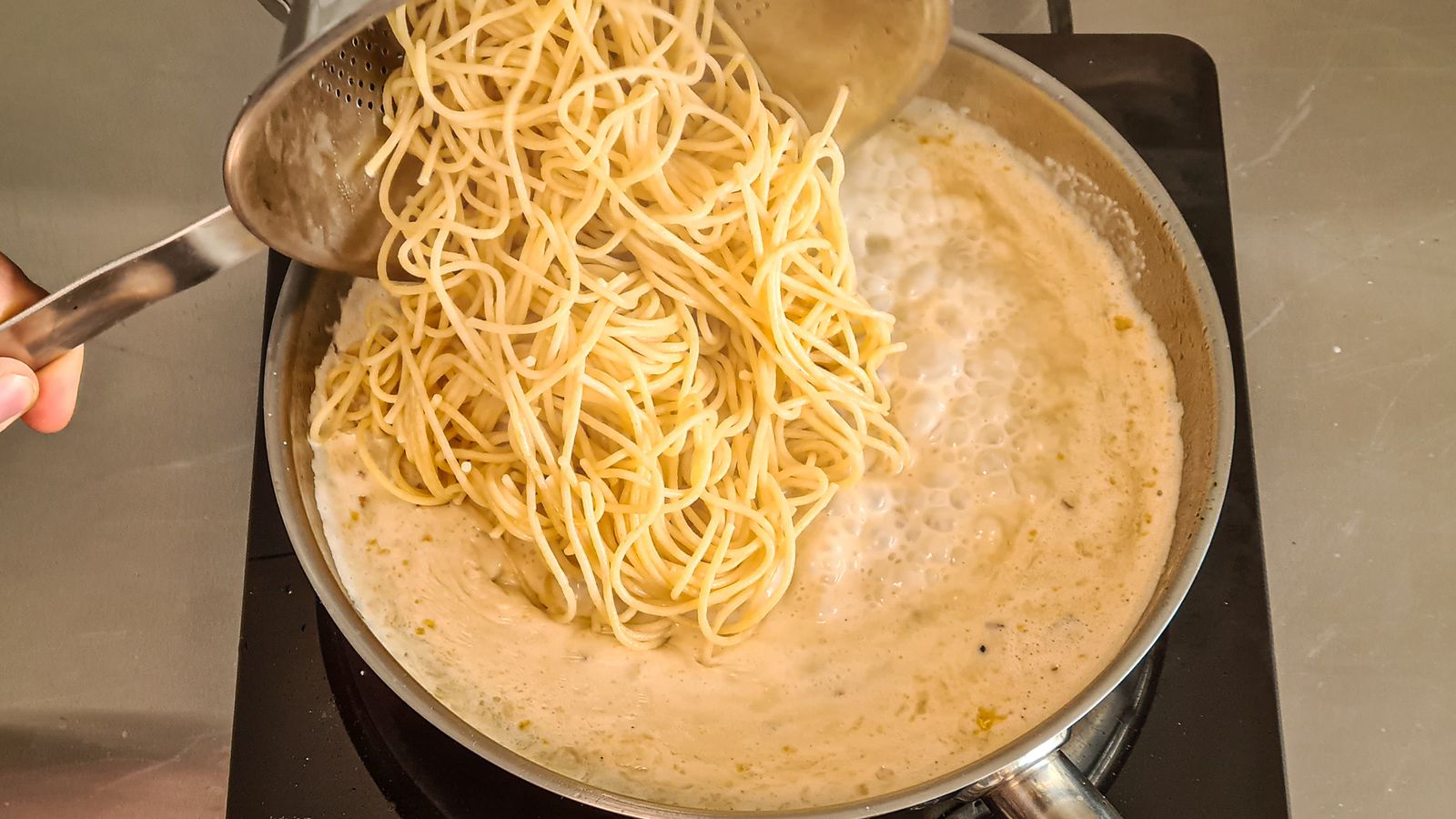 4.Schritt  Spaghetti Carbonara – cremig, rauchig und vegan