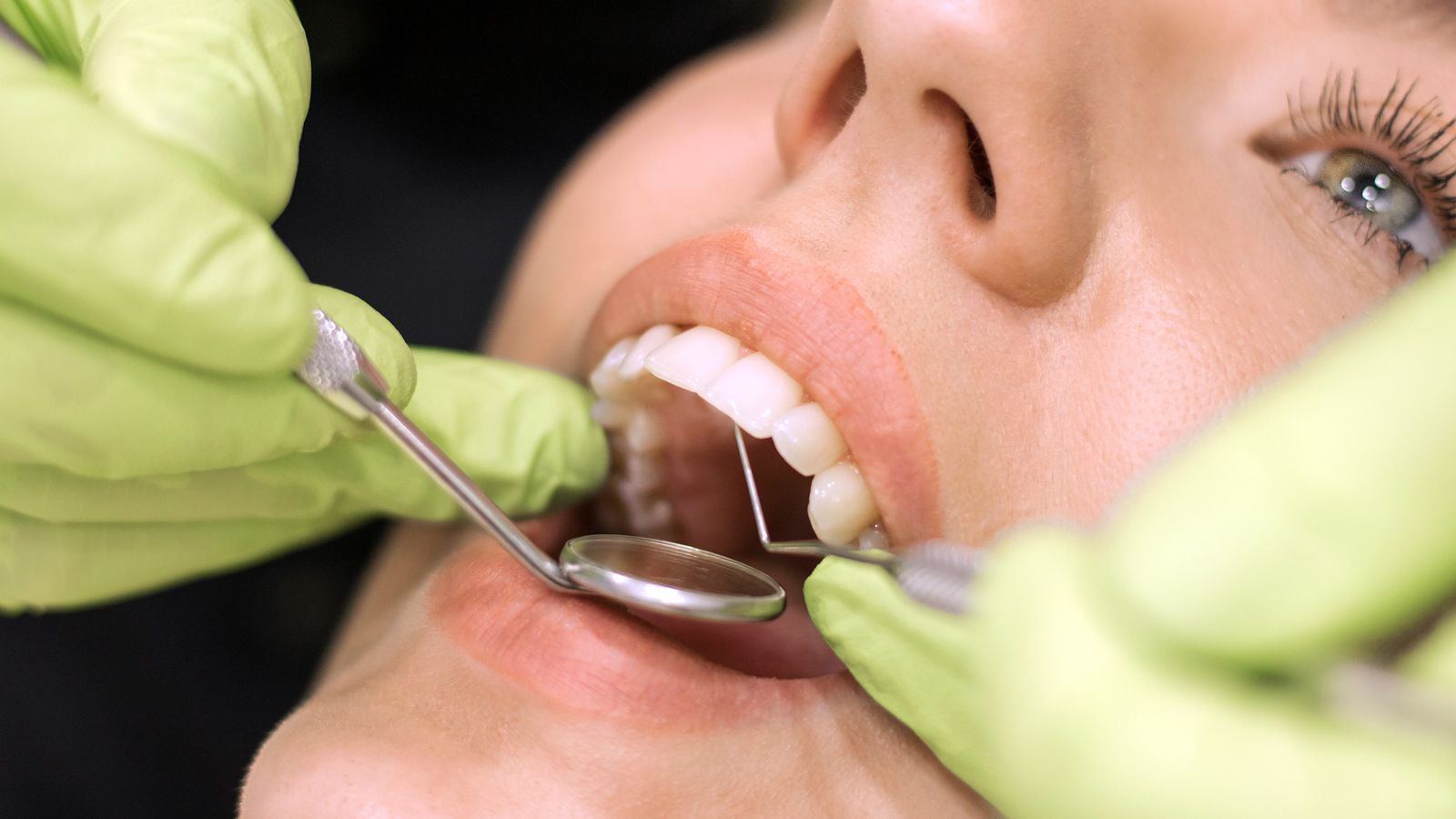 Zahnwurzelbehandlung bei einem Zahnarzt
