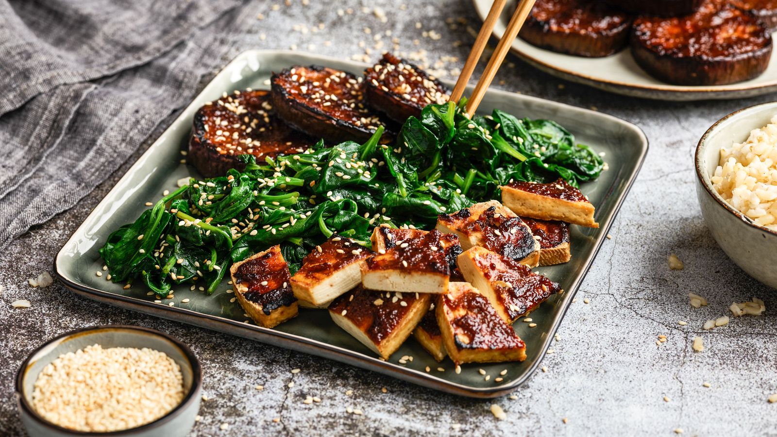 Tofu mit Auberginen und Spinat
