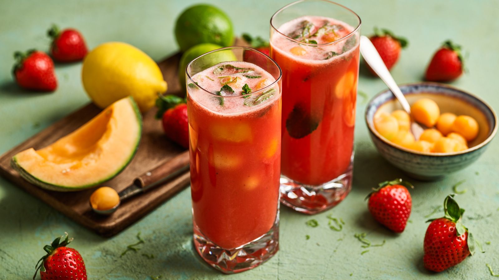 Eistee aus Melonen und Zitronenmelisse