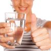 Candida Test mit einem Glas Wasser