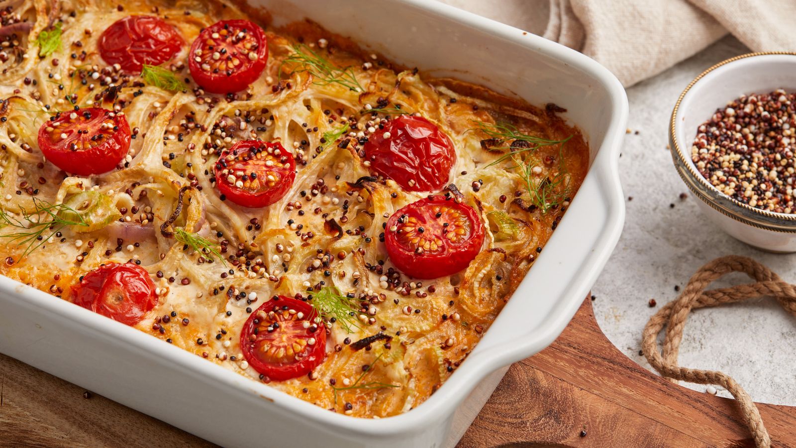 Fenchelgratin mit Kokos, Vanille und gepuffter Quinoa
