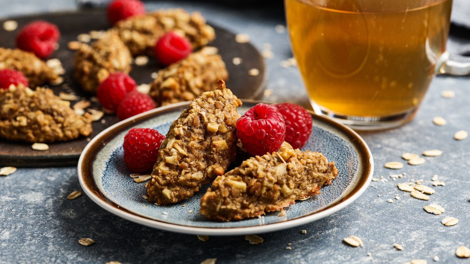 Frühstücks-Cookies glutenfrei auf einem Teller