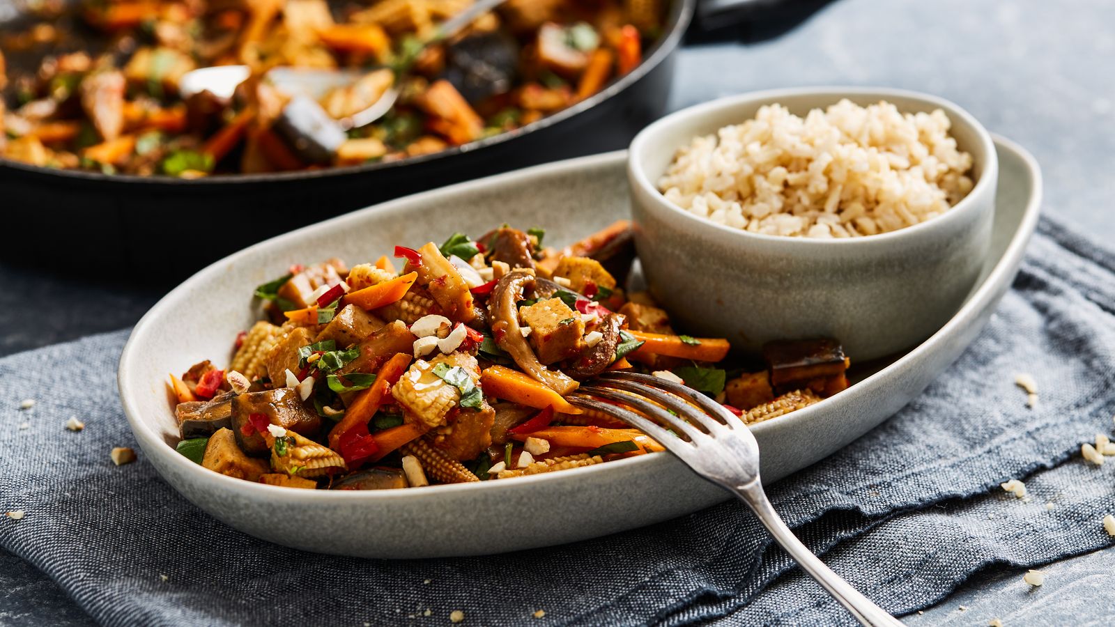Gemüsepfanne mit Thai-Chilipaste (Nam Prik Pao)