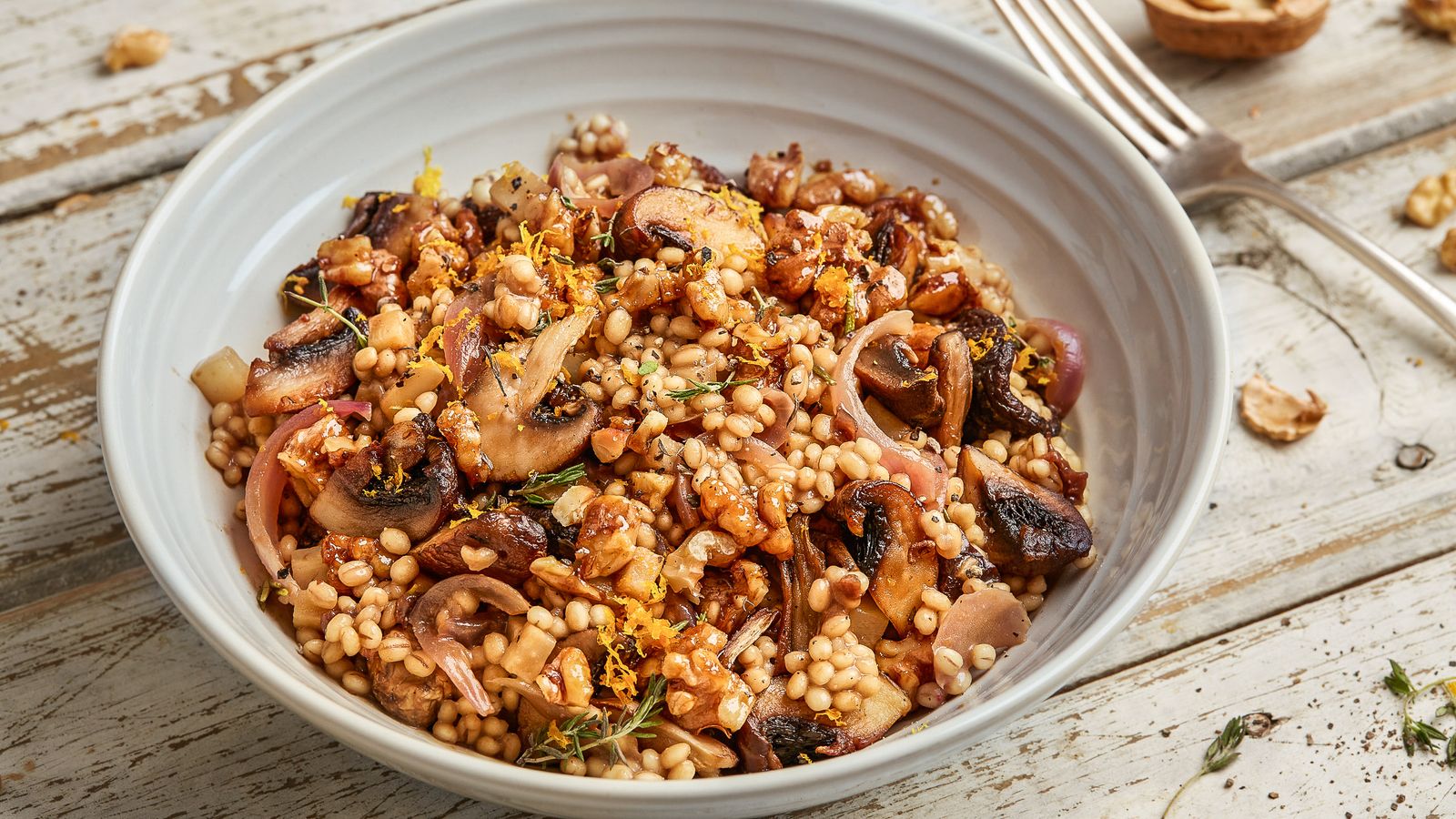 Gerstenrisotto auf einem Teller