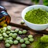 Grüntee-Extrakt als Tabletten und Grüntee-Pulver