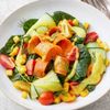 Gurkensalat mit veganem Lachs an Mango-Dressing
