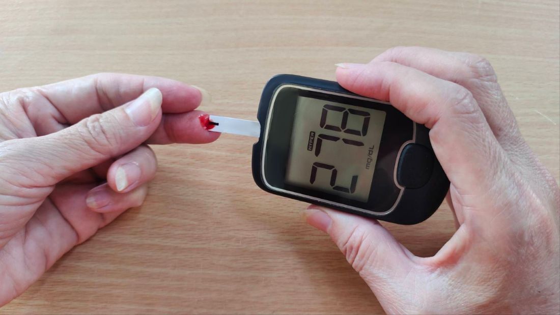 Hoher Blutzucker, Fingerspitzenkontrolle, Patientendiabetes, Druckmessgerät