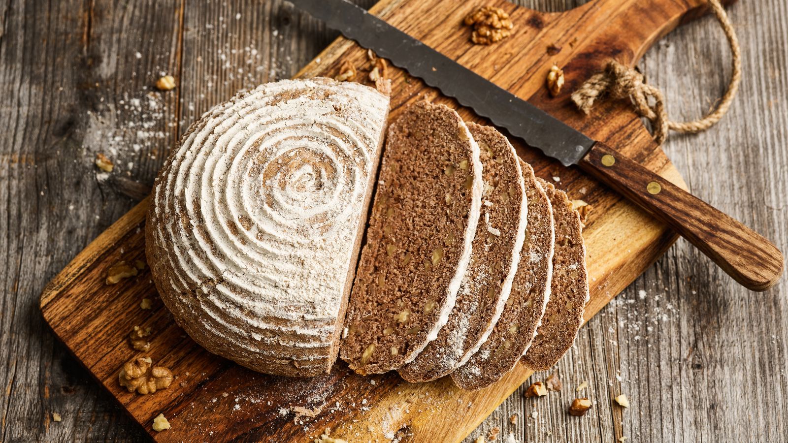Kartoffelbrot mit Walnüssen