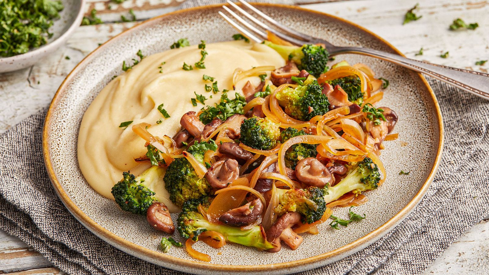 Cremiges Kartoffelpüree mit Brokkoli und Shiitake Pilzen