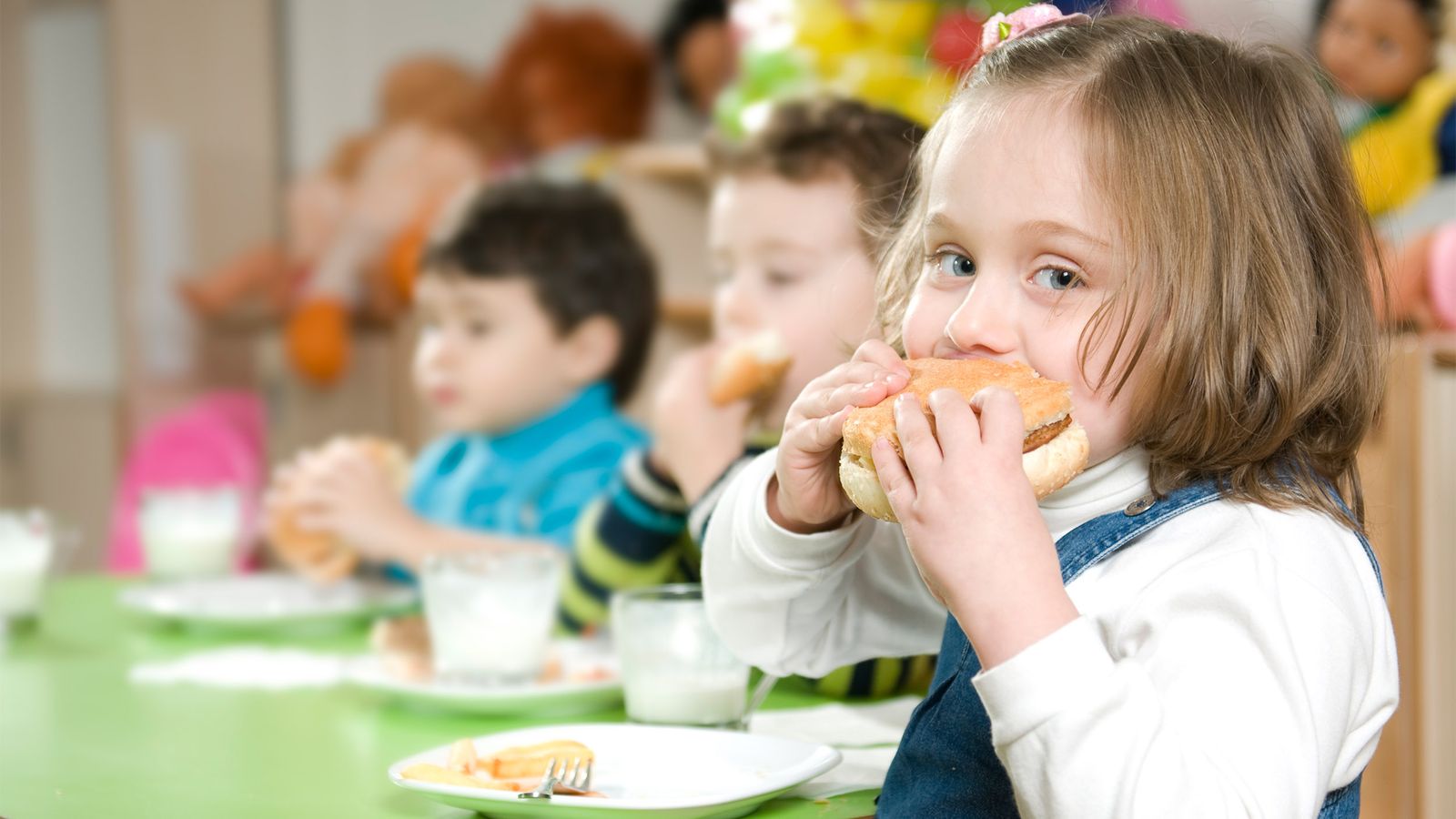 Kinder ernähren sich ungesund in der KiTa