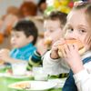 Kinder ernähren sich ungesund in der KiTa