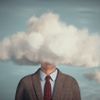 Ein Geschäftsmann mit dem Kopf in den Wolken