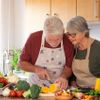 Ehepaar kocht gemeinsam ein pflanzenbasiertes Gericht