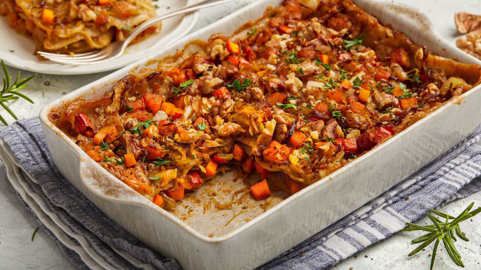 Kürbislasagne in einer Auflaufform