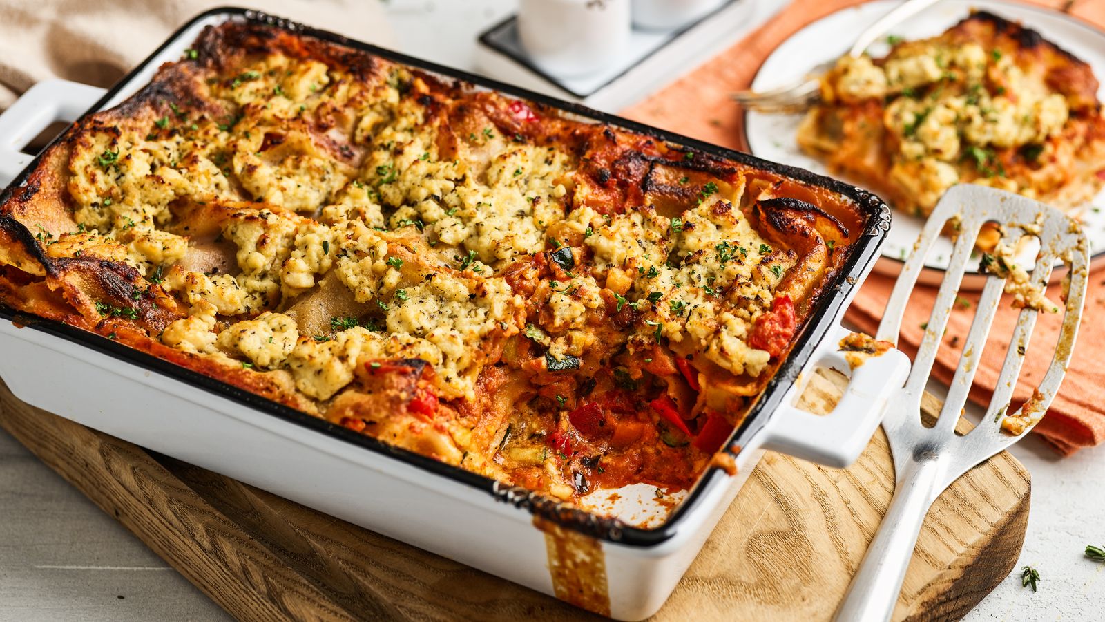 Lasagne mit Seitan und Gemüse in einer Auflaufform