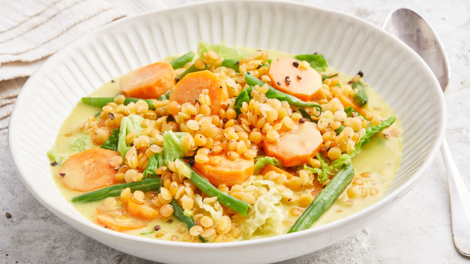 Linsen-Eintopf mit Wirsing und Curry