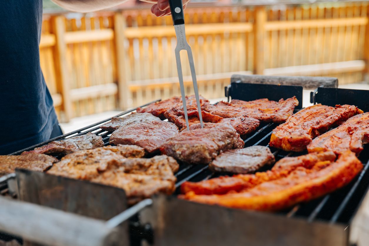 Appetitliches gebratenes Schweinefleisch. BBQ und Grill.Gegrilltes Fleisch
