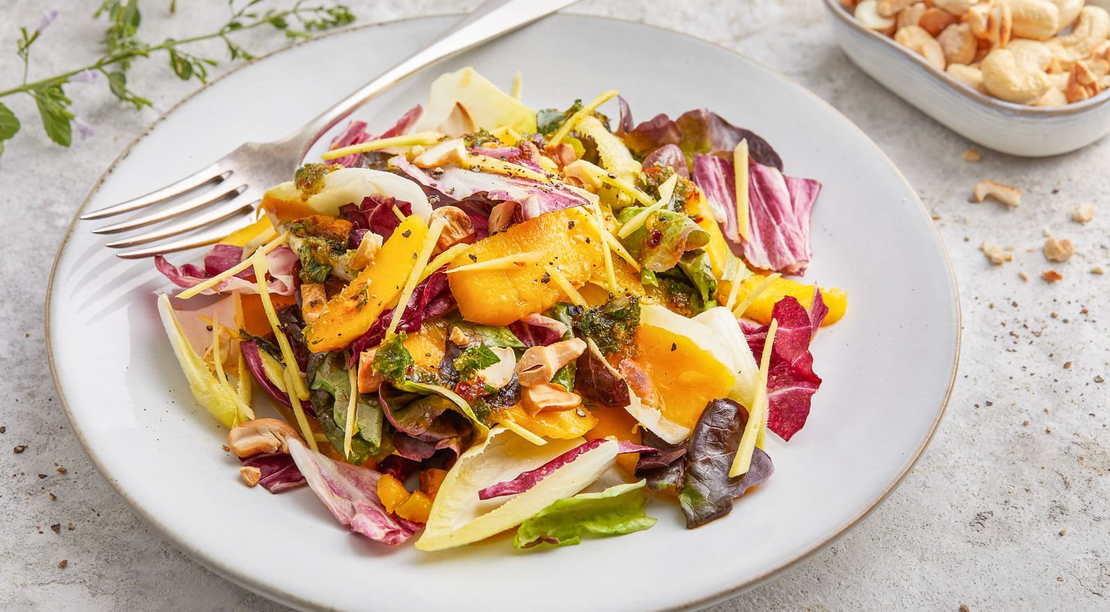 Mangosalat mit Chili-Limetten-Dressing