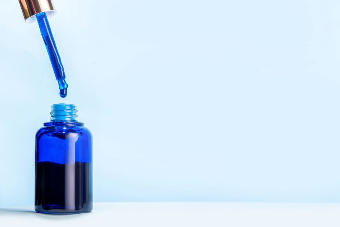 Methylenblaues Serum, Anti-Aging-Kosmetikserum für die Gesichtspflege