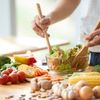 Gesunde Ernährung wird zubereitet