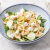 Nudelsalat mit Zucchini und veganem Feta