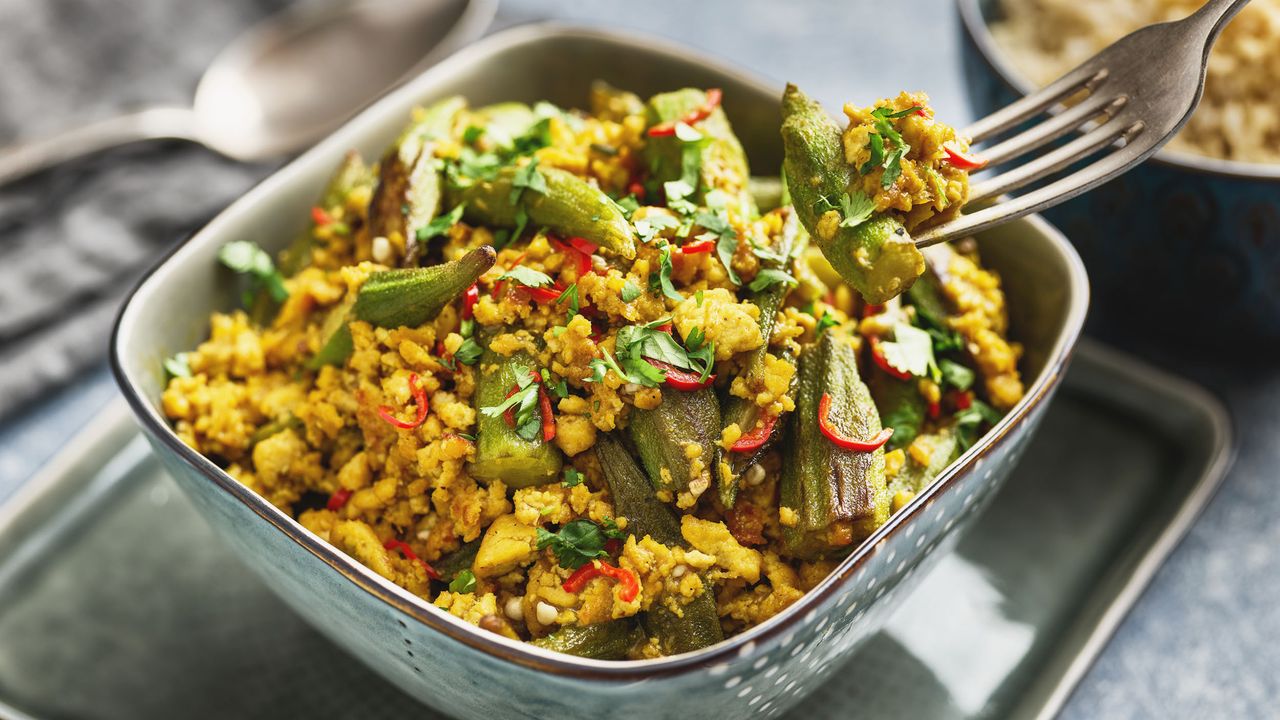 Kartoffel-Okraschoten-Ragout – Nationalgericht Ägypten: Meat Okra Stew ...