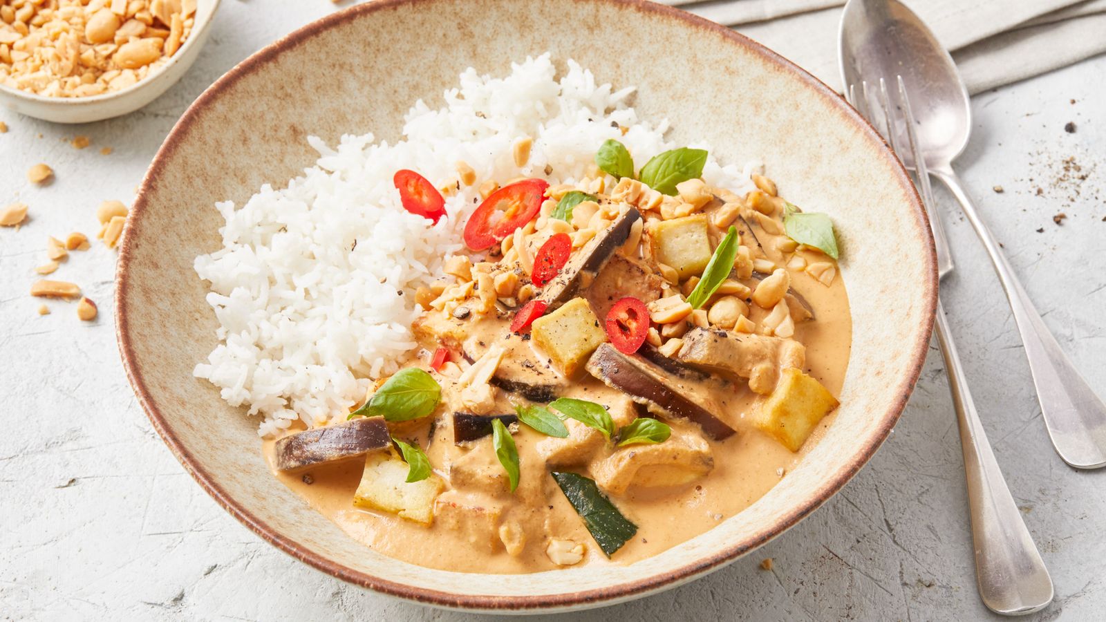 Panang Curry mit Tofu und Auberginen – Thai Erdnuss-Curry