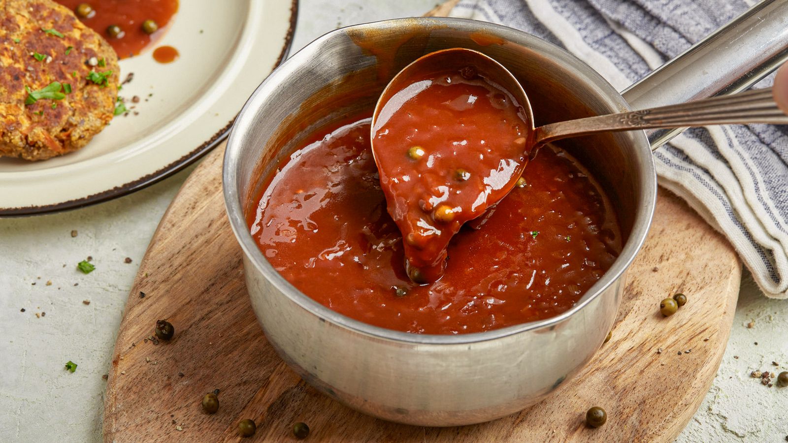 Pfeffersauce in einem Topf zubereitet