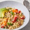 Quinoa-Salat mit einem Limettendressing