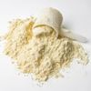 Proteinpulver mit einem Messlöffel