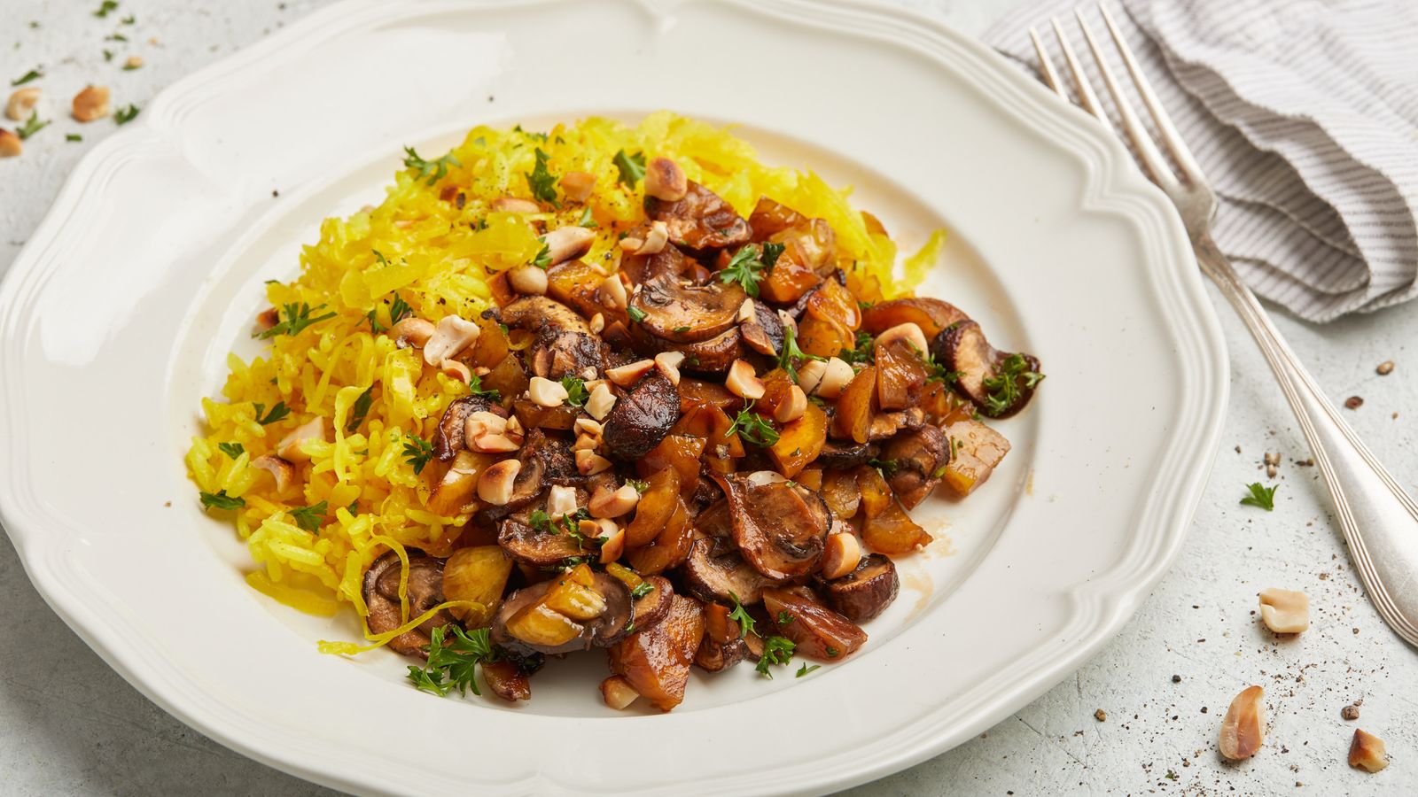Reis mit Sauerkraut, gebratenen Maronen und Champignons