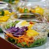 Salat in Kunststoffverpackungen