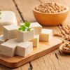 In Scheiben geschnittener Blocktofu, harter weißer Tofu, Sojabohnenquark