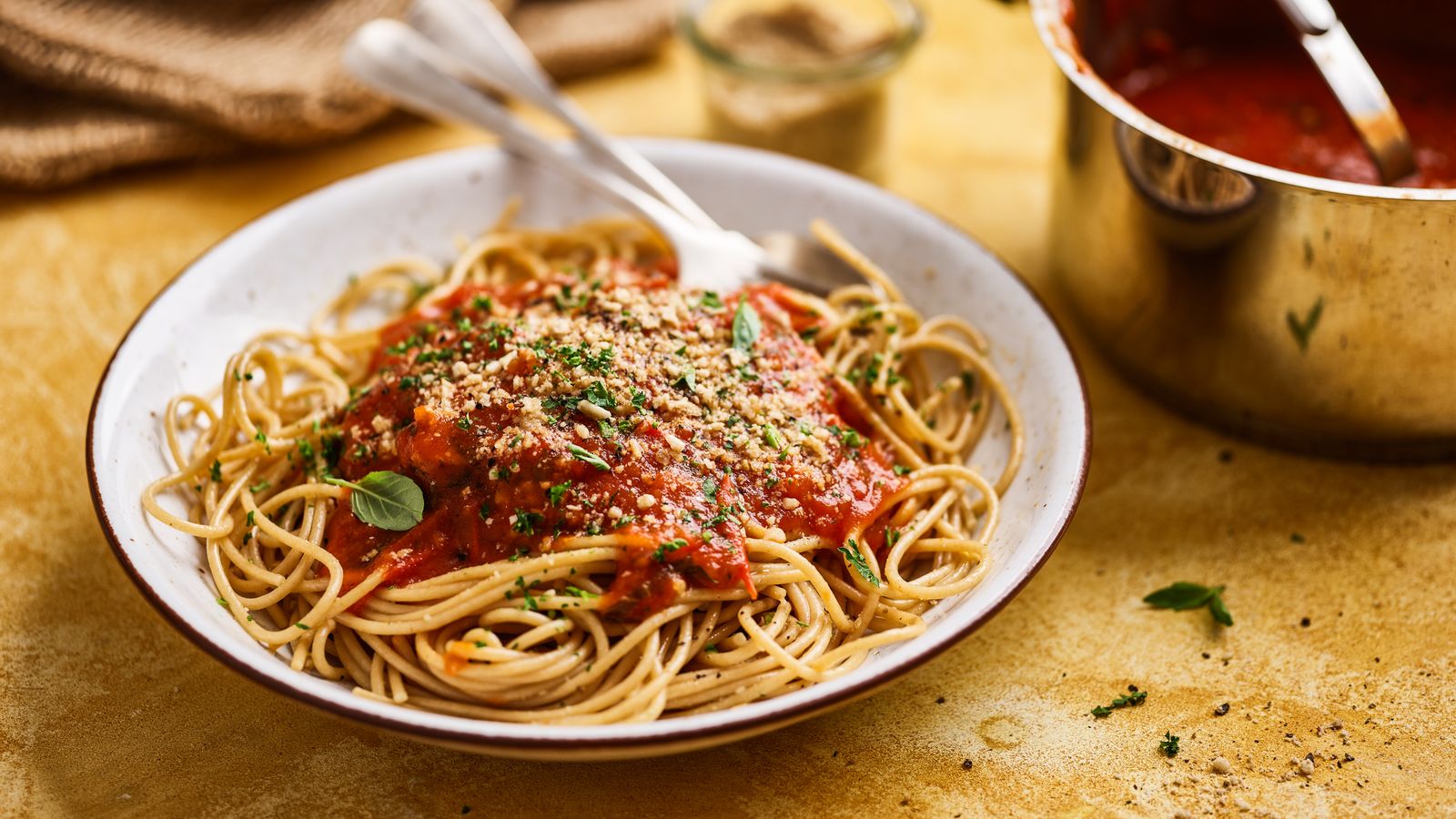 Spaghetti Napolitana auf einem Teller
