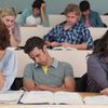 Studenten schlafen in der Ernährungsausbildung
