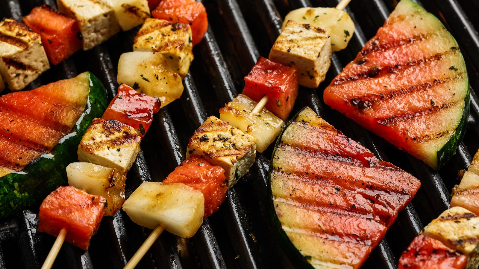 Tofu-Melonen-Spiesse auf dem Grill