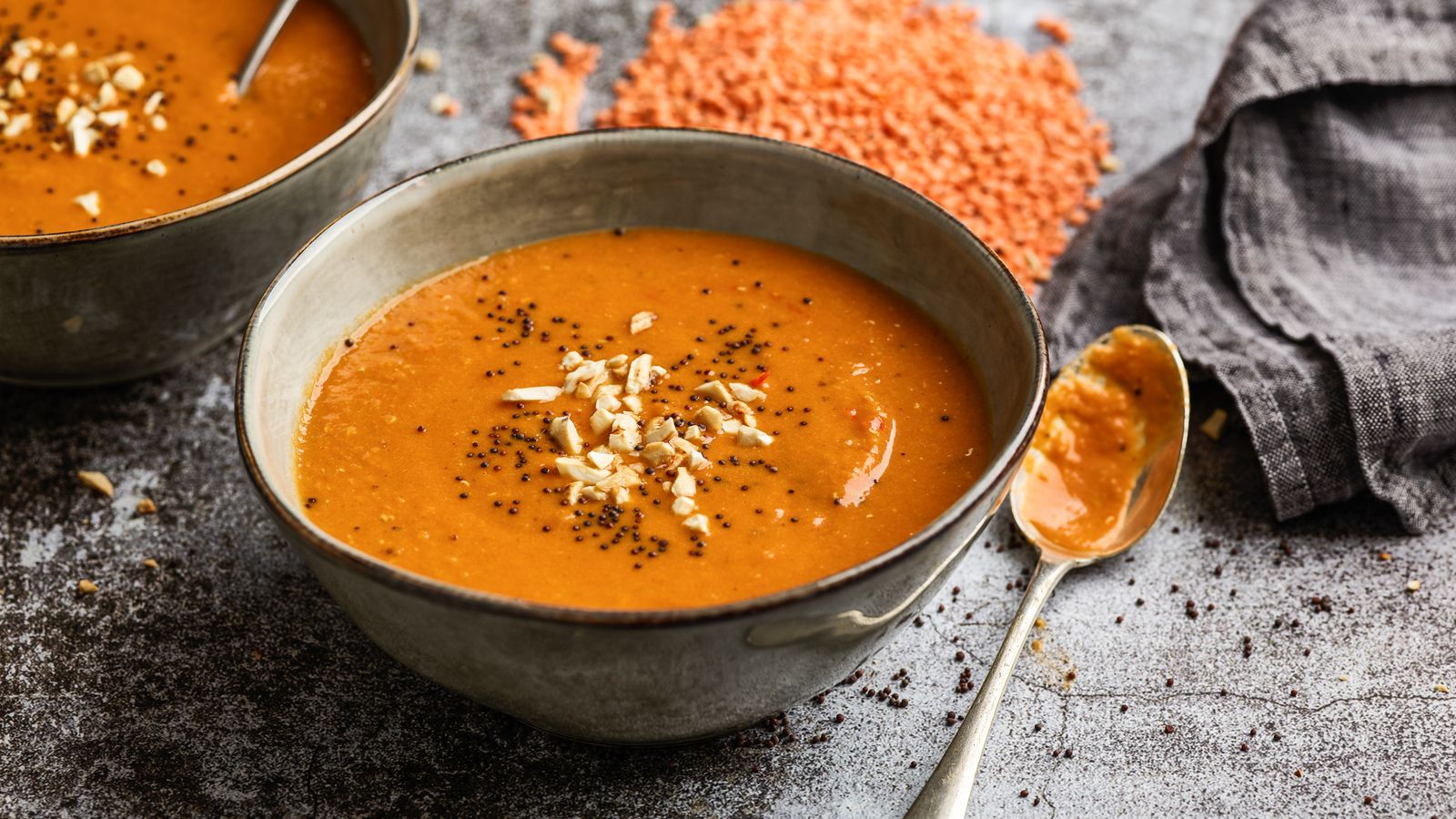 Tomatensuppe in einer Schüssel